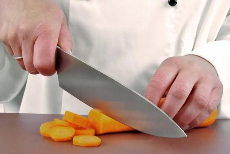 using a knife like a master chef