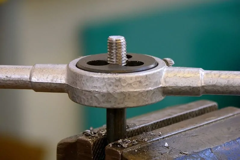 how-to-use-tap-and-die-set
